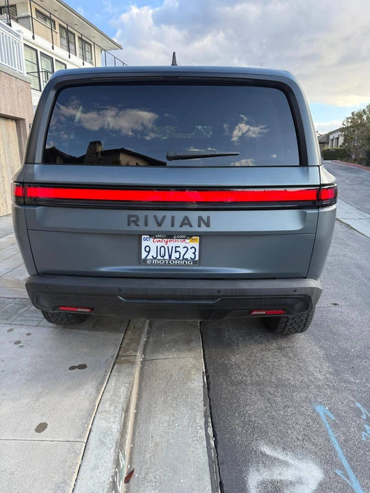 2022 Rivian R1S - Image 25 of 31