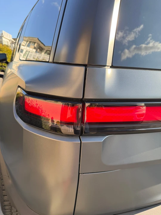 2022 Rivian R1S - Image 23 of 31
