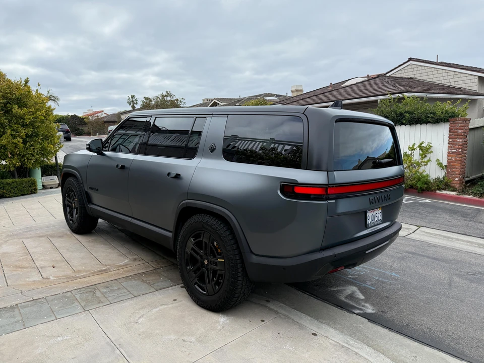 2022 Rivian R1S - Image 8 of 31