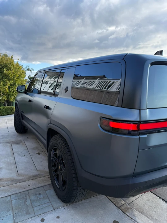 2022 Rivian R1S - Image 24 of 31