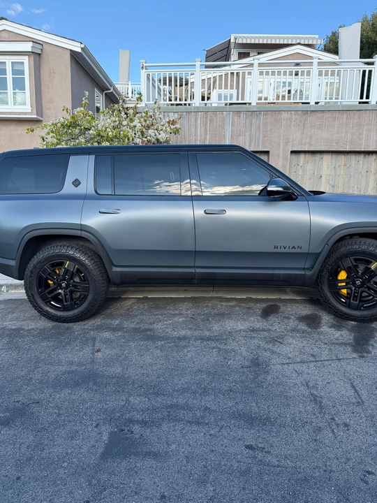 2022 Rivian R1S - Image 30 of 31