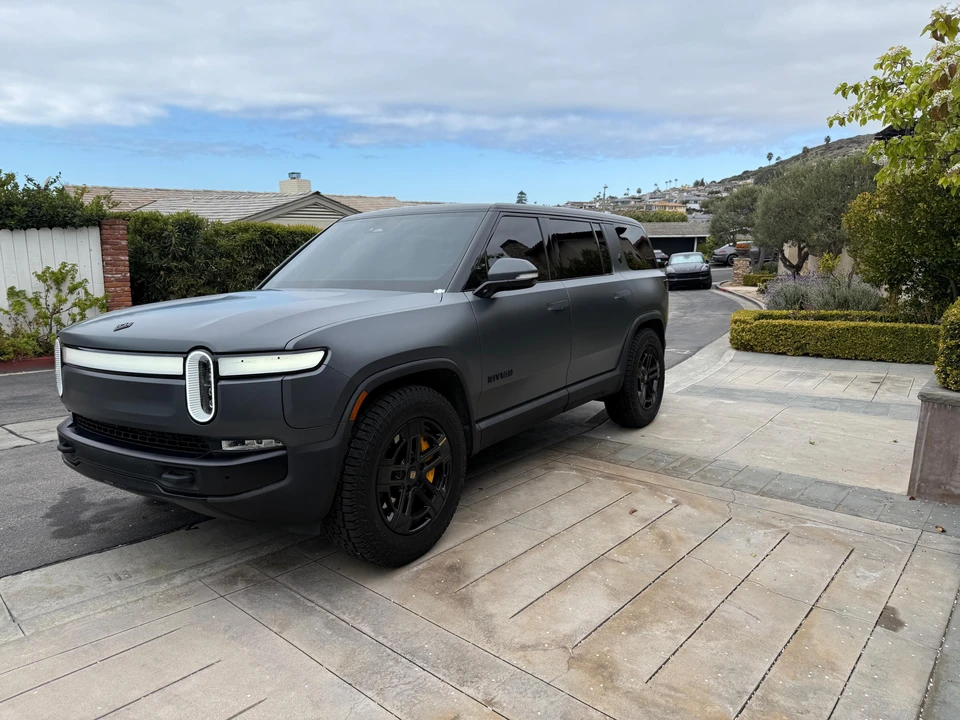 2022 Rivian R1S - Image 6 of 31