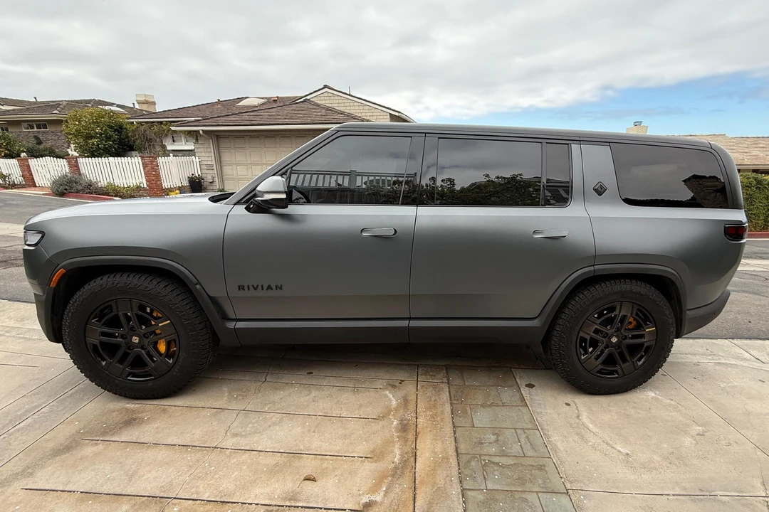 2022 Rivian R1S - Image 3 of 31