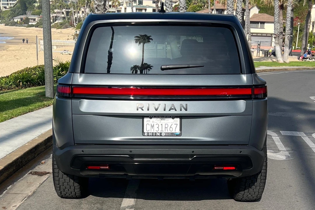 2022 Rivian R1S - Image 5 of 31