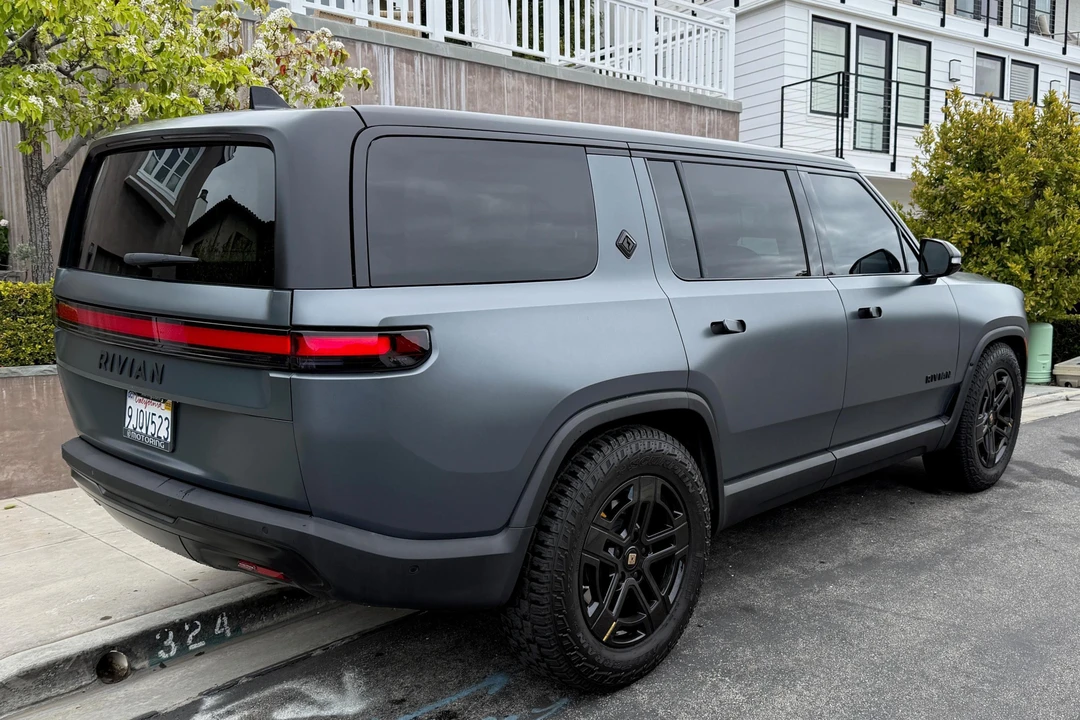2022 Rivian R1S - Image 4 of 31