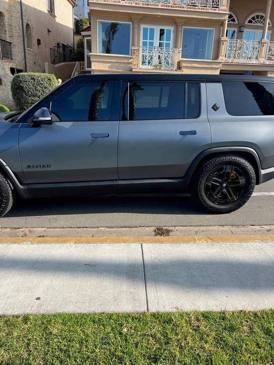 2022 Rivian R1S - Image 21 of 31