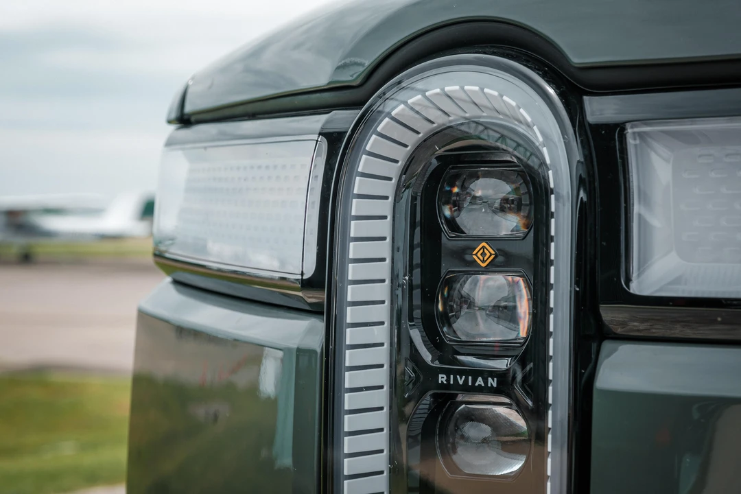 2022 Rivian R1S - Image 18 of 31