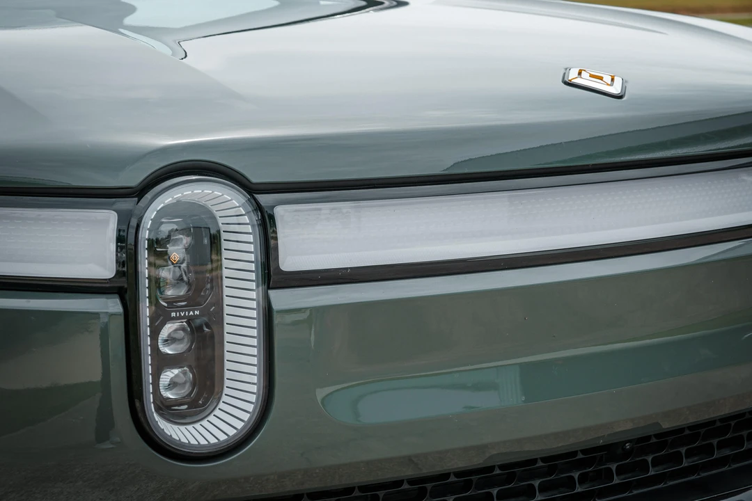 2022 Rivian R1S - Image 17 of 31