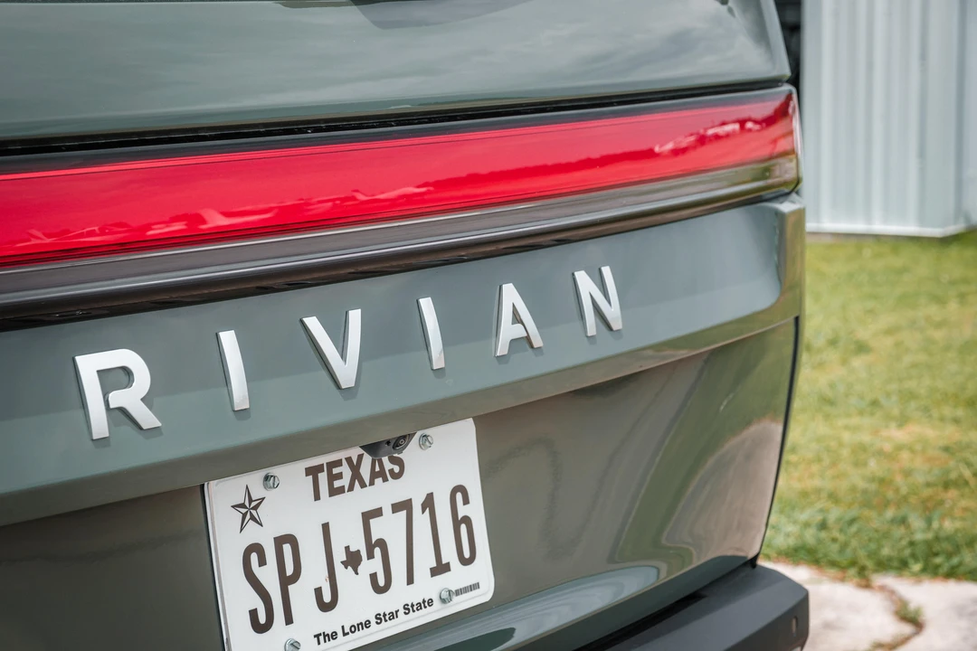 2022 Rivian R1S - Image 21 of 31