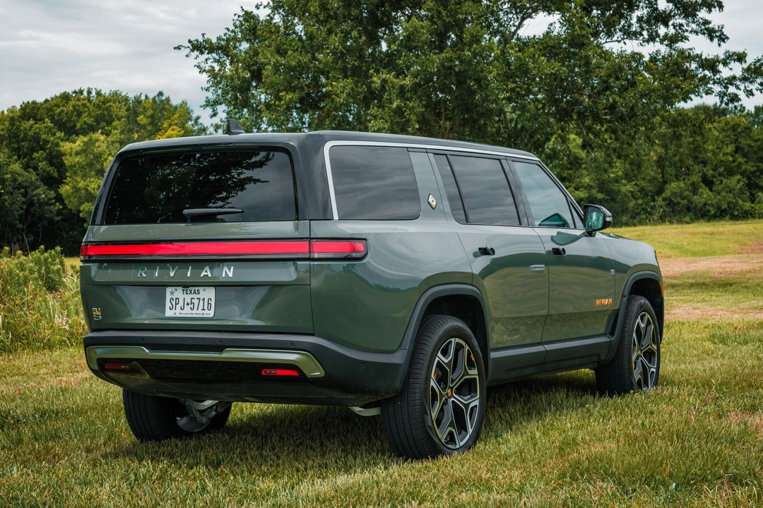2022 Rivian R1S - Image 10 of 31