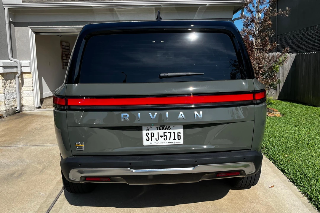 2022 Rivian R1S - Image 5 of 31