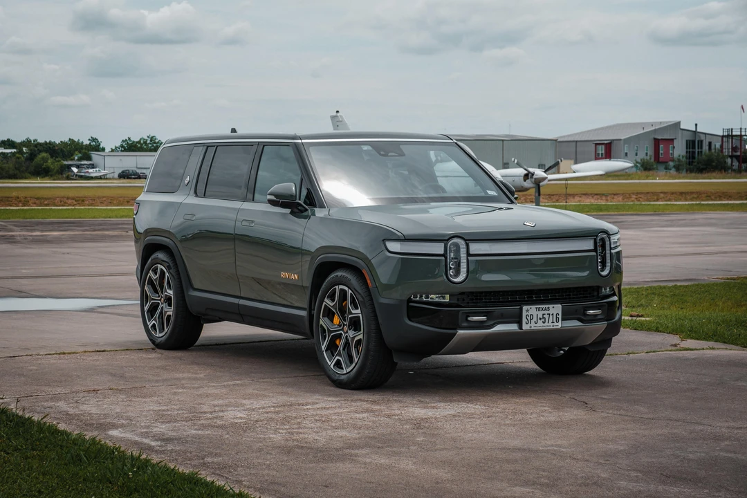 2022 Rivian R1S - Image 14 of 31