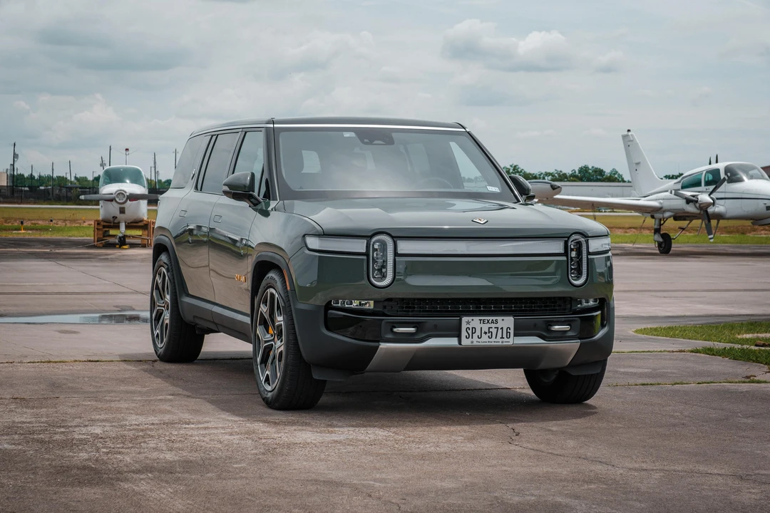 2022 Rivian R1S - Image 15 of 31