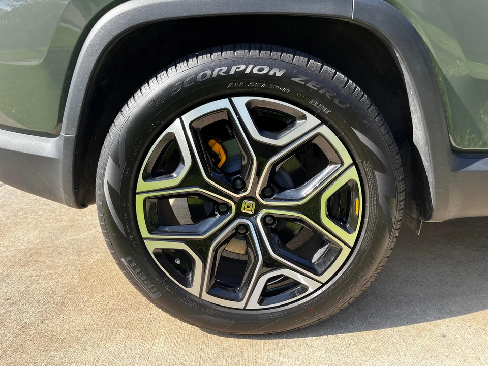 2022 Rivian R1S - Image 27 of 31