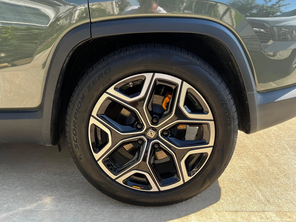 2022 Rivian R1S - Image 26 of 31