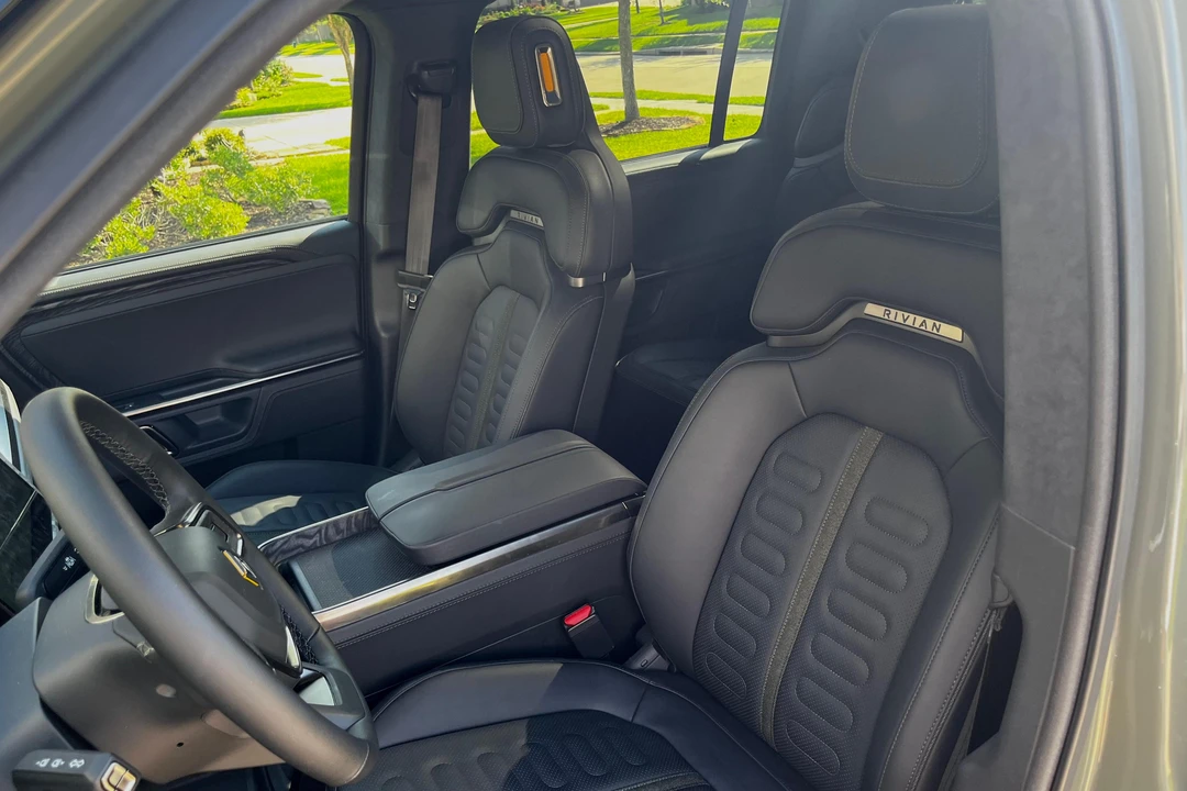 2022 Rivian R1S - Image 29 of 31