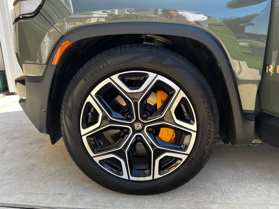 2022 Rivian R1S - Image 25 of 31