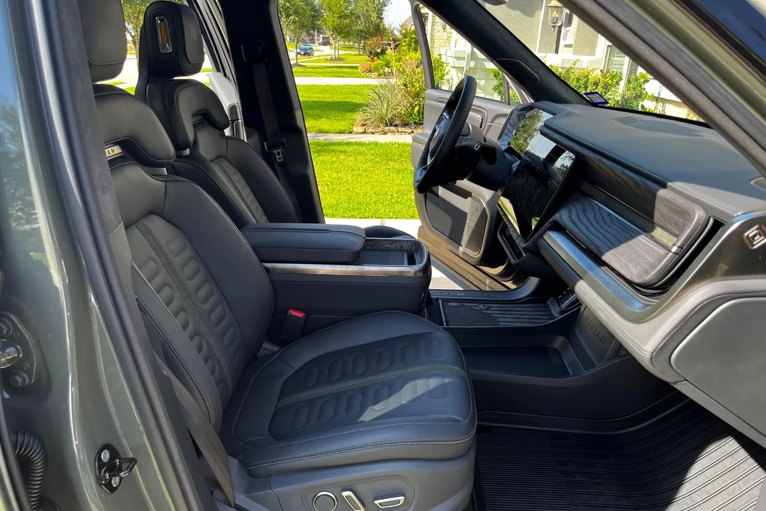 2022 Rivian R1S - Image 30 of 31