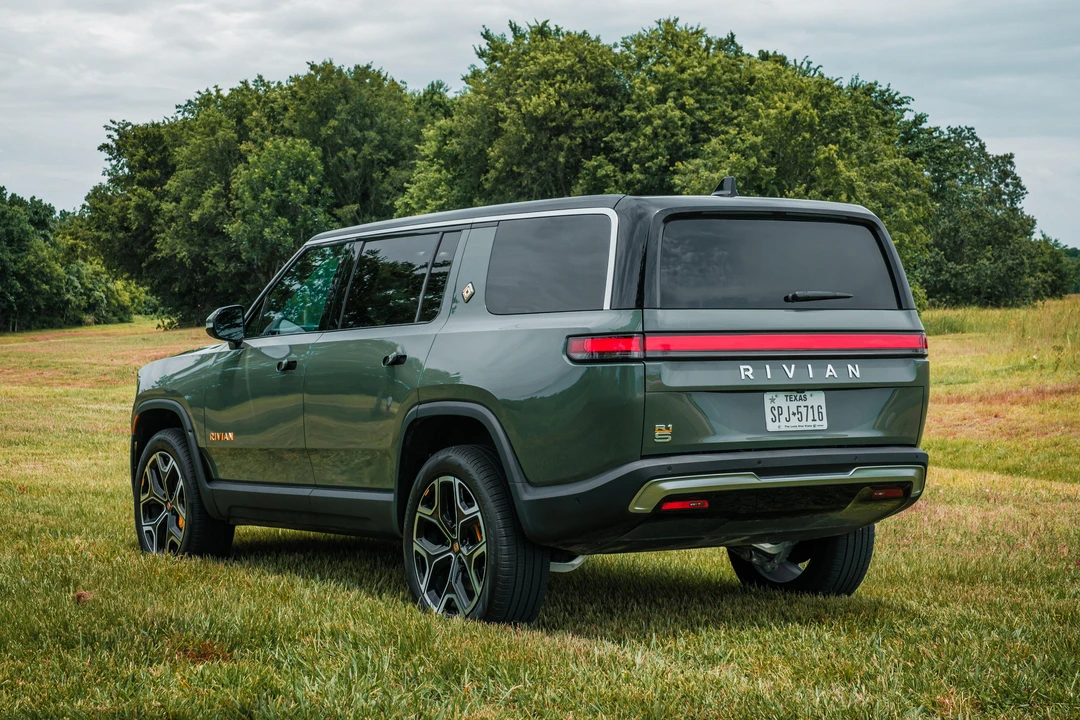 2022 Rivian R1S - Image 9 of 31