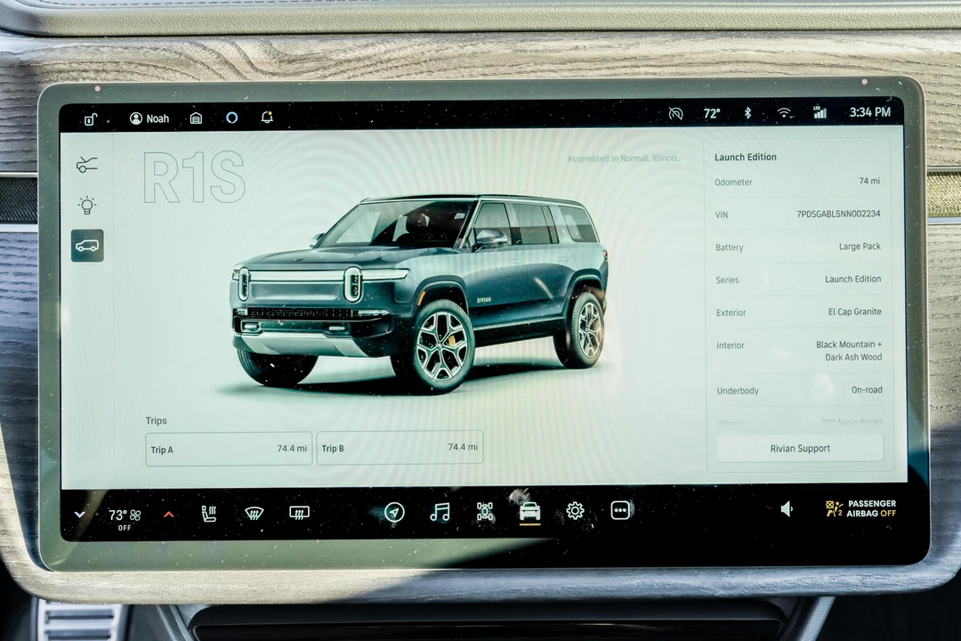 2022 Rivian R1S - Image 24 of 31