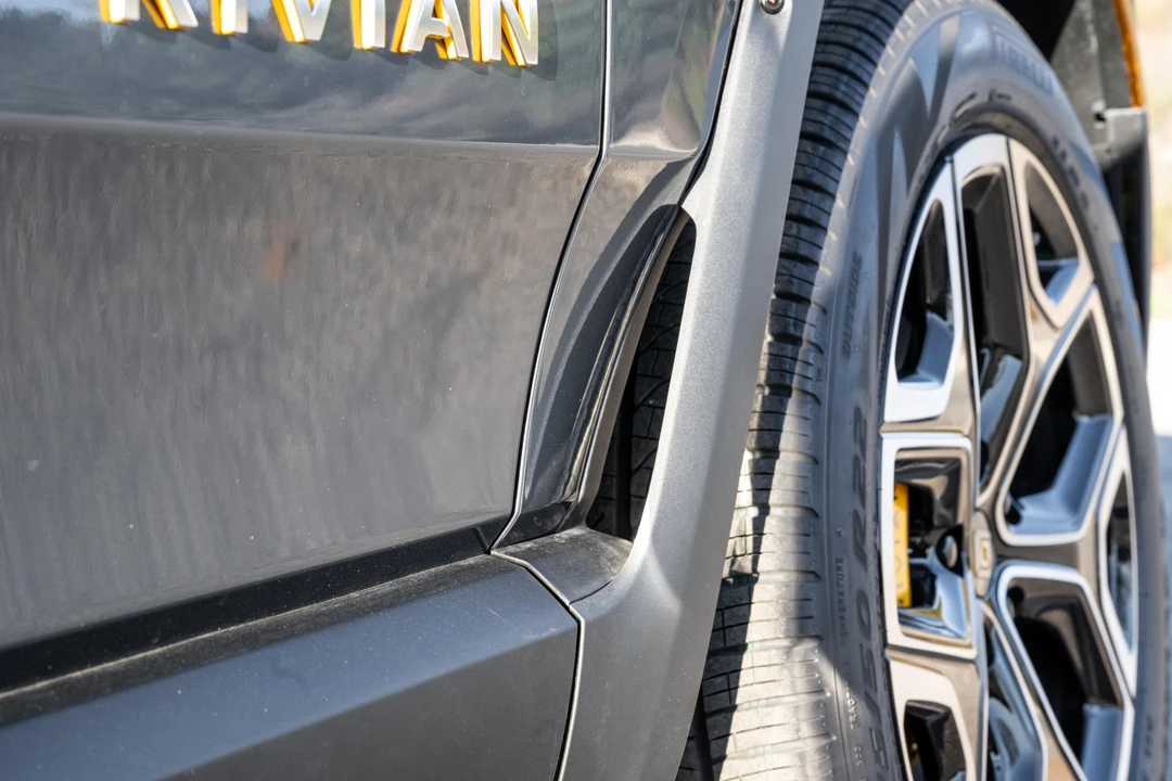 2022 Rivian R1S - Image 16 of 31