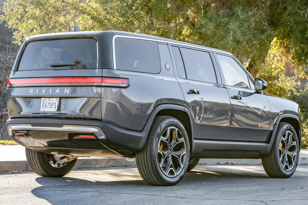 2022 Rivian R1S - Image 4 of 31