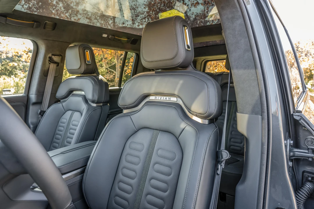 2022 Rivian R1S - Image 25 of 31
