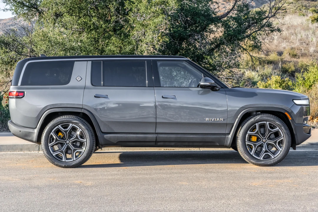 2022 Rivian R1S - Image 3 of 31
