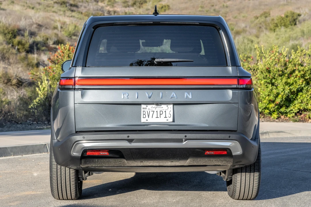 2022 Rivian R1S - Image 5 of 31