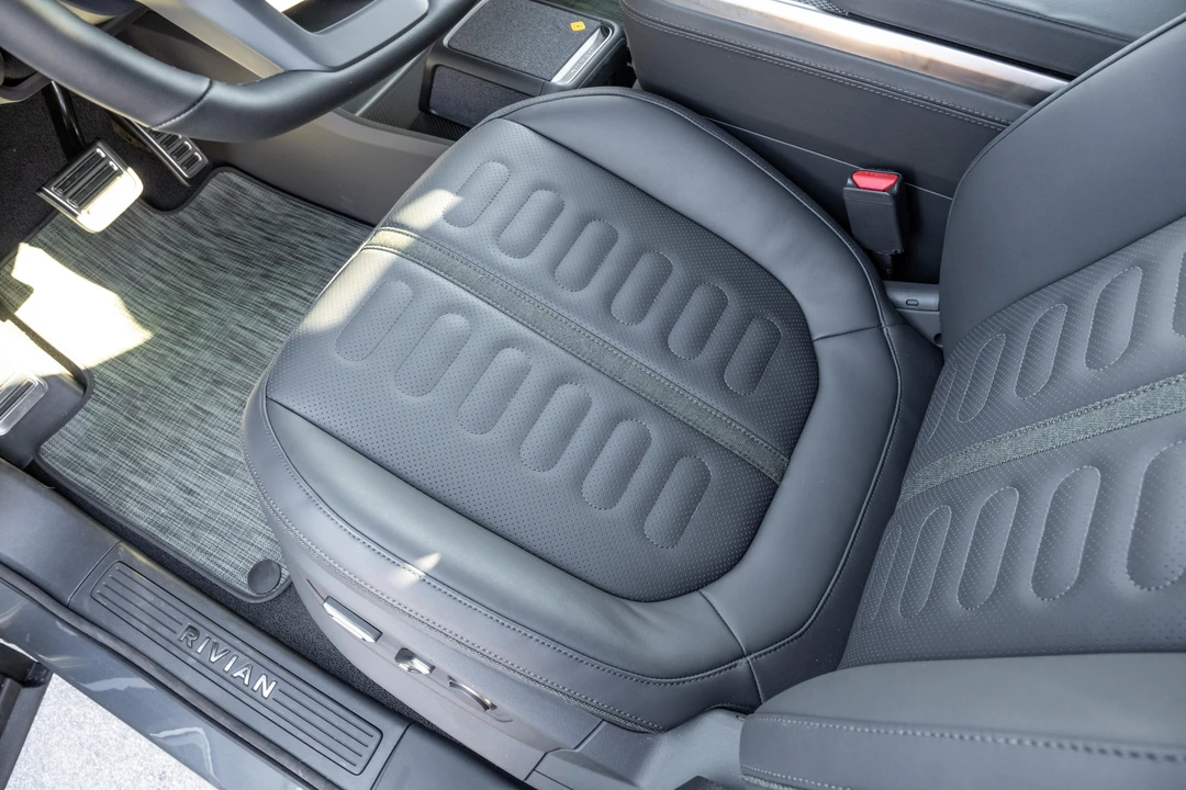 2022 Rivian R1S - Image 26 of 31
