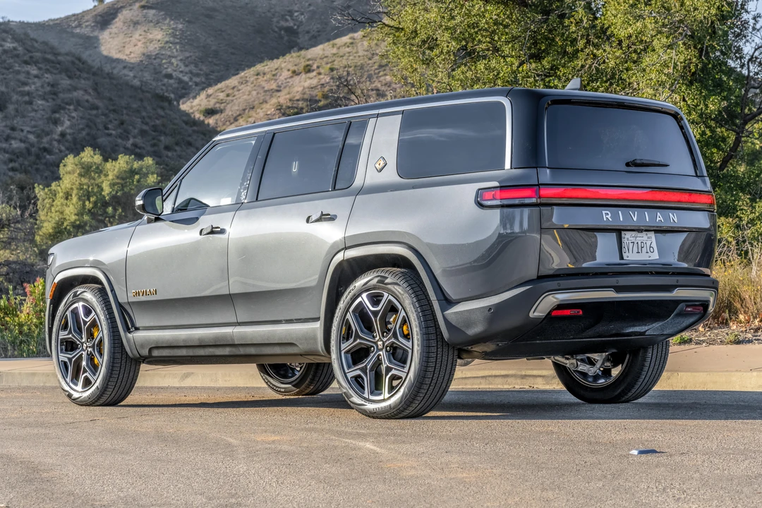 2022 Rivian R1S - Image 7 of 31