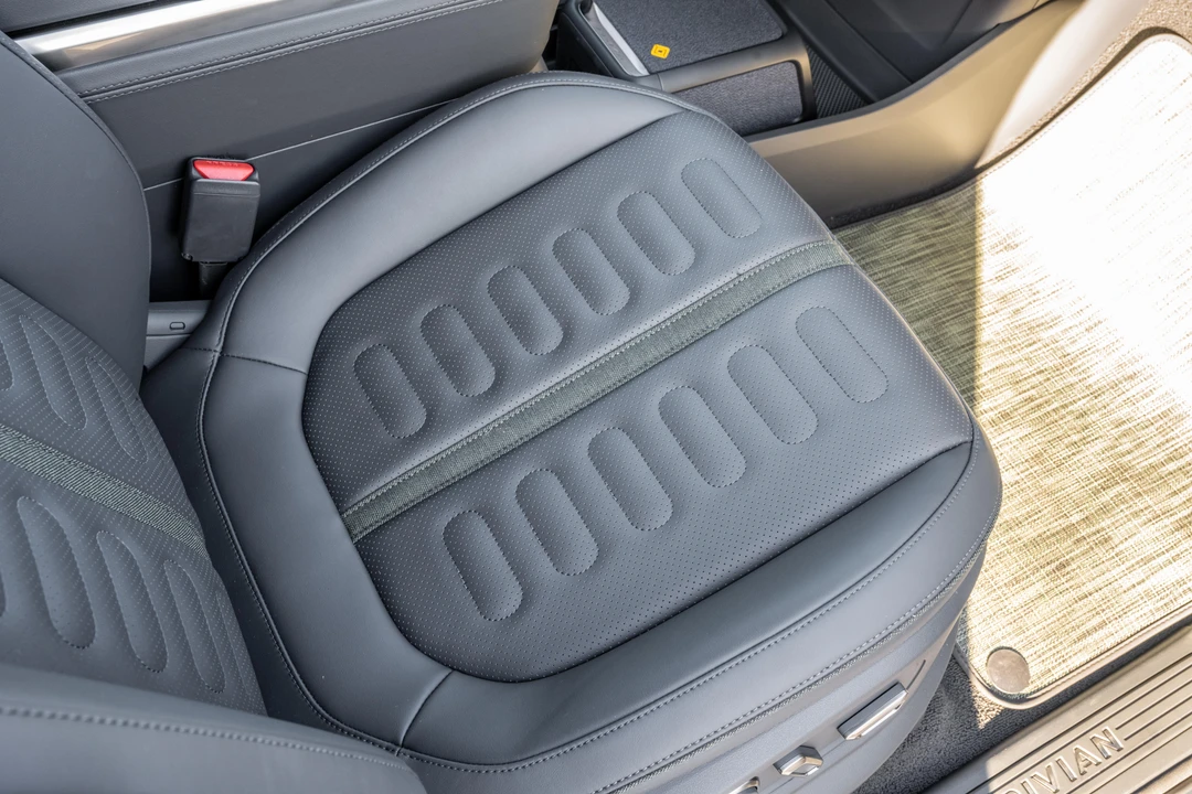 2022 Rivian R1S - Image 27 of 31