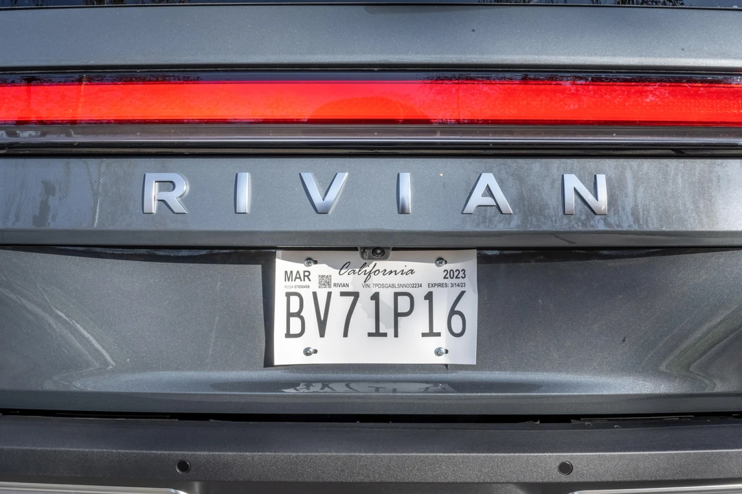 2022 Rivian R1S - Image 15 of 31