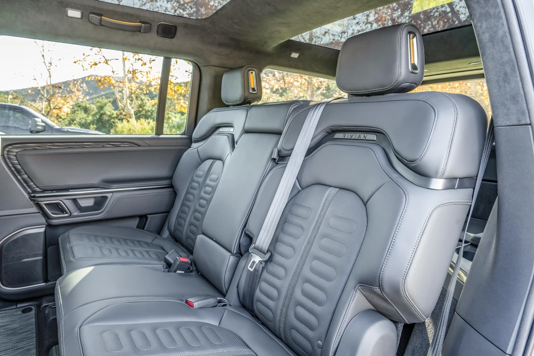 2022 Rivian R1S - Image 28 of 31