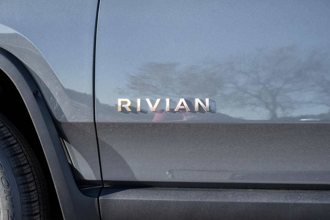 2022 Rivian R1S - Image 12 of 31