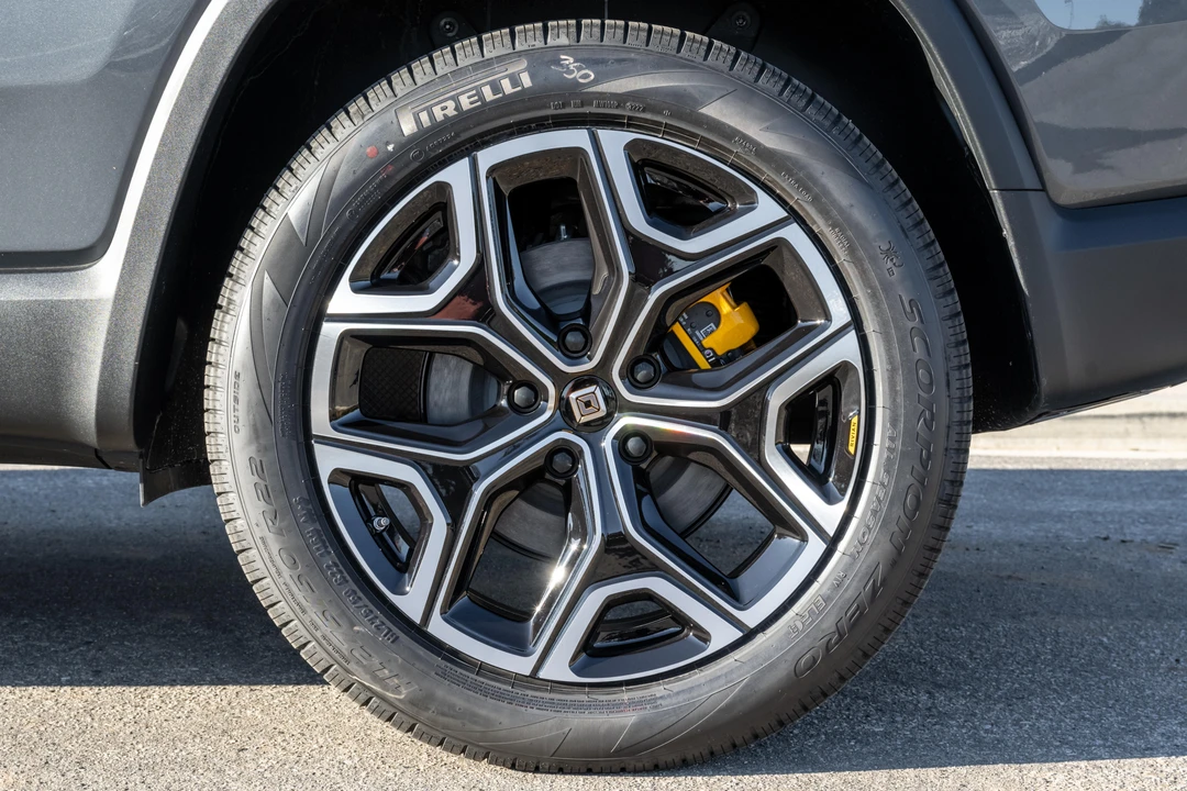 2022 Rivian R1S - Image 17 of 31
