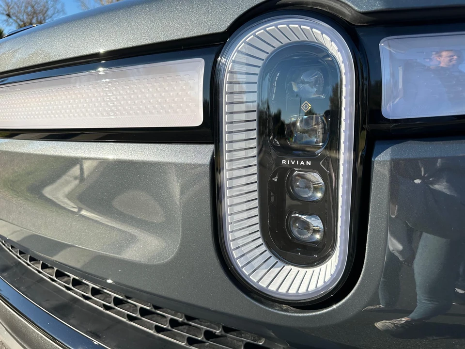 2022 Rivian R1S - Image 10 of 31