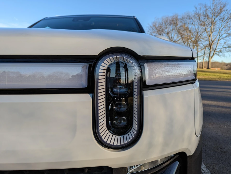 2022 Rivian R1S - Image 13 of 31