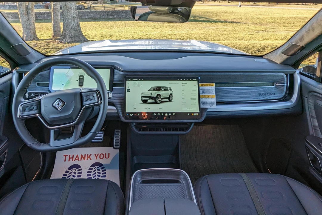 2022 Rivian R1S - Image 24 of 31