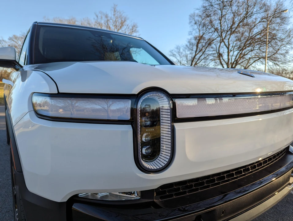 2022 Rivian R1S - Image 11 of 31