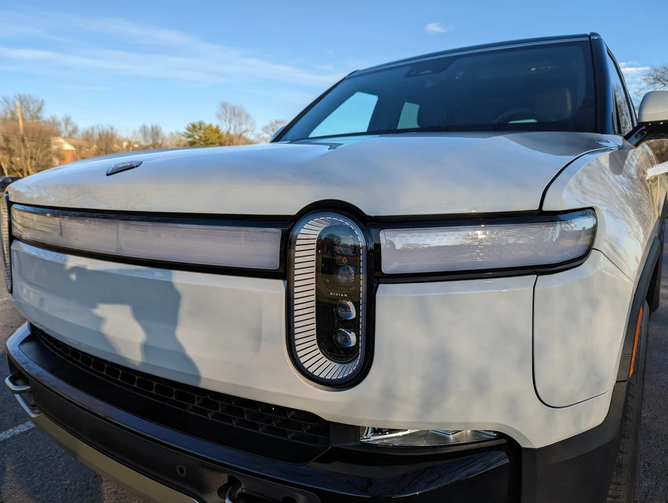 2022 Rivian R1S - Image 14 of 31