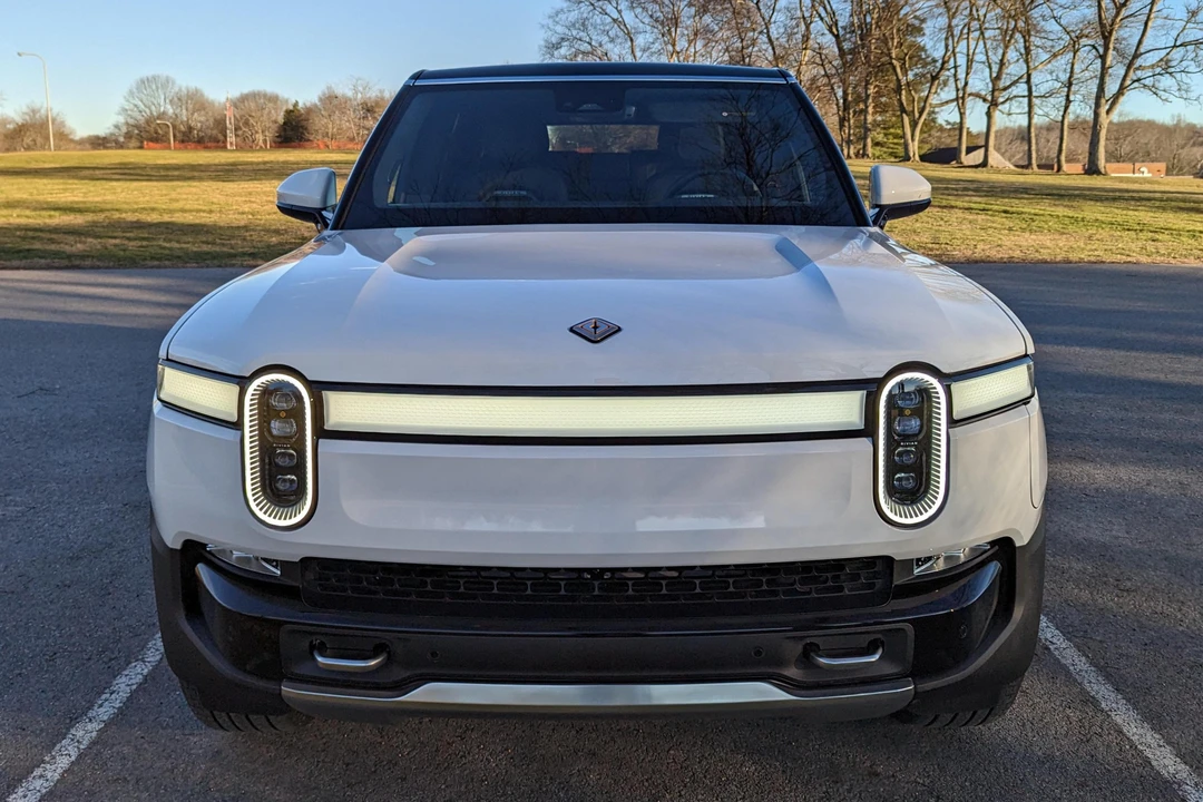 2022 Rivian R1S - Image 2 of 31