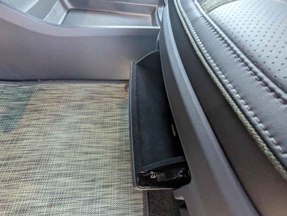 2022 Rivian R1S - Image 30 of 31
