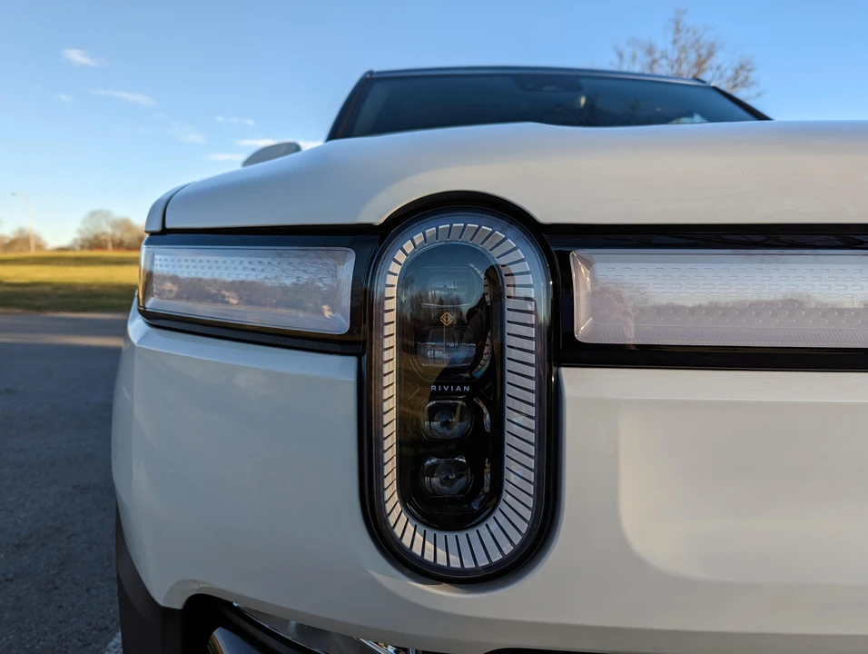 2022 Rivian R1S - Image 12 of 31