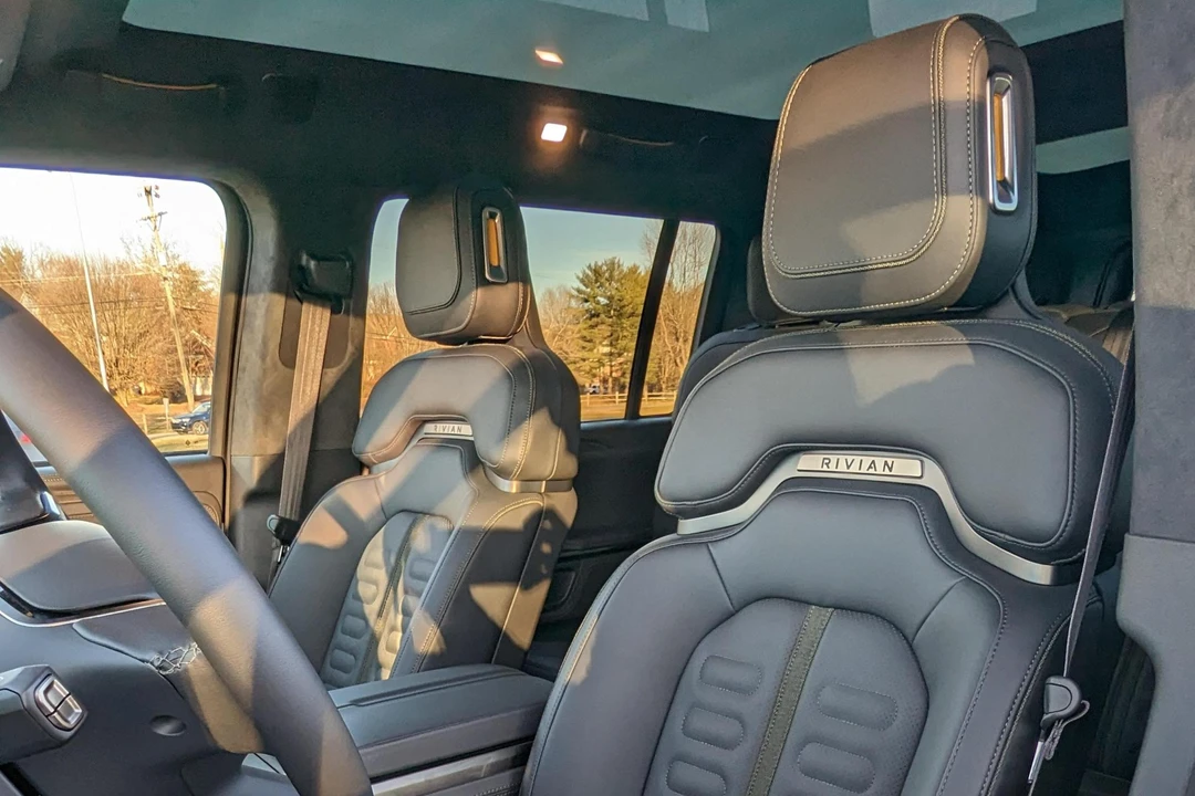 2022 Rivian R1S - Image 25 of 31