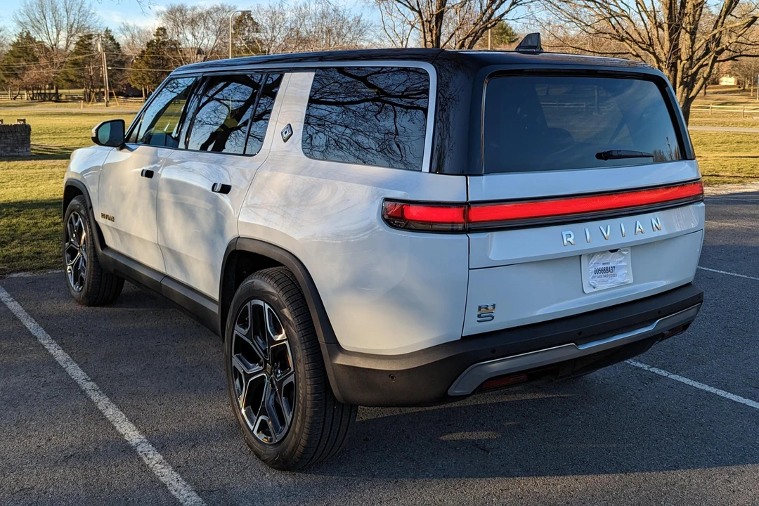 2022 Rivian R1S - Image 4 of 31