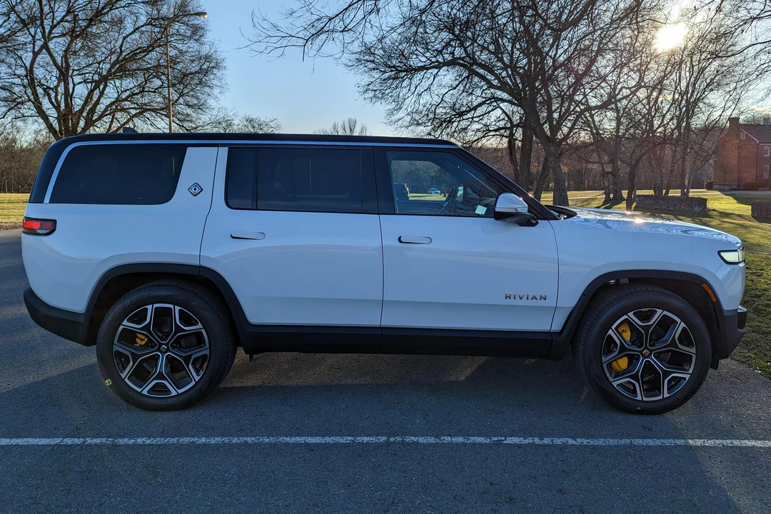 2022 Rivian R1S - Image 3 of 31