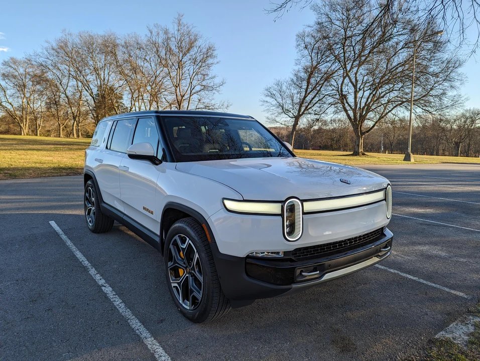 2022 Rivian R1S - Image 10 of 31
