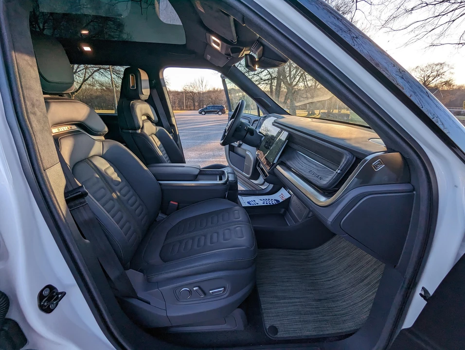 2022 Rivian R1S - Image 31 of 31