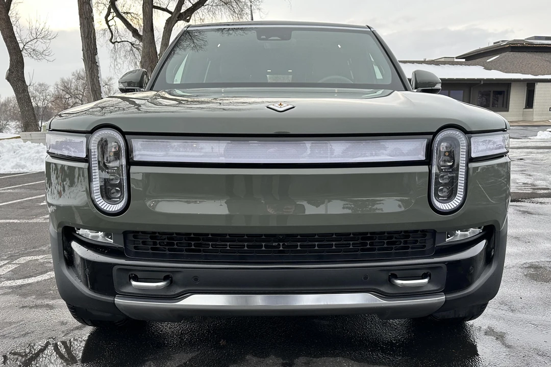 2022 Rivian R1S - Image 2 of 31